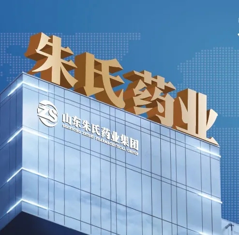 燃！93 阅兵｜女民兵刘楠楠、李珂走进山东日照海旭药业，与董事长朱坤福先生合影致敬时代力量！